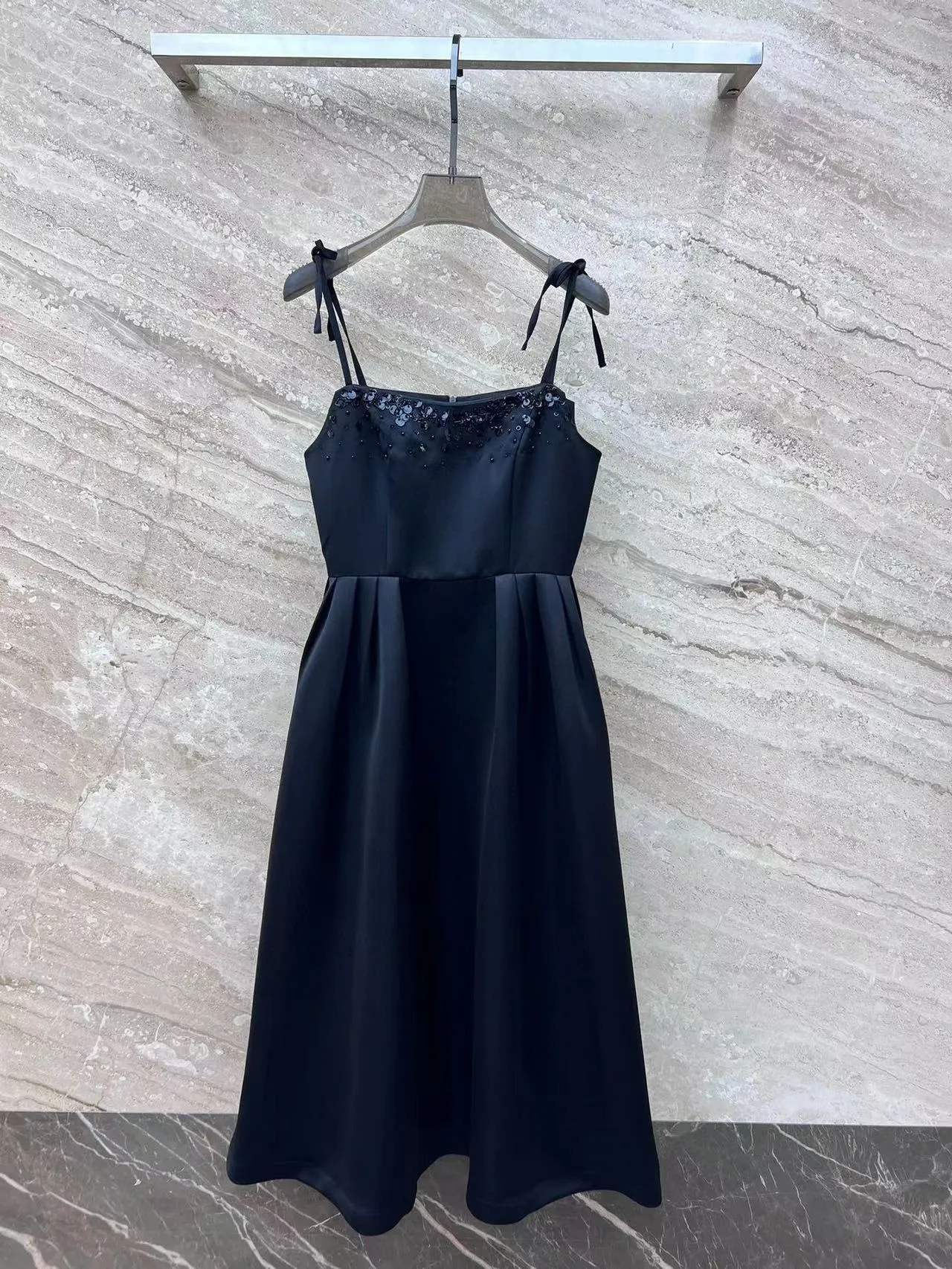 Black Spaghetti Strap Knee-Length Dress with Sequins and Plaid Pattern for  Spring from Dhgate Runway Dresses - price 160.81