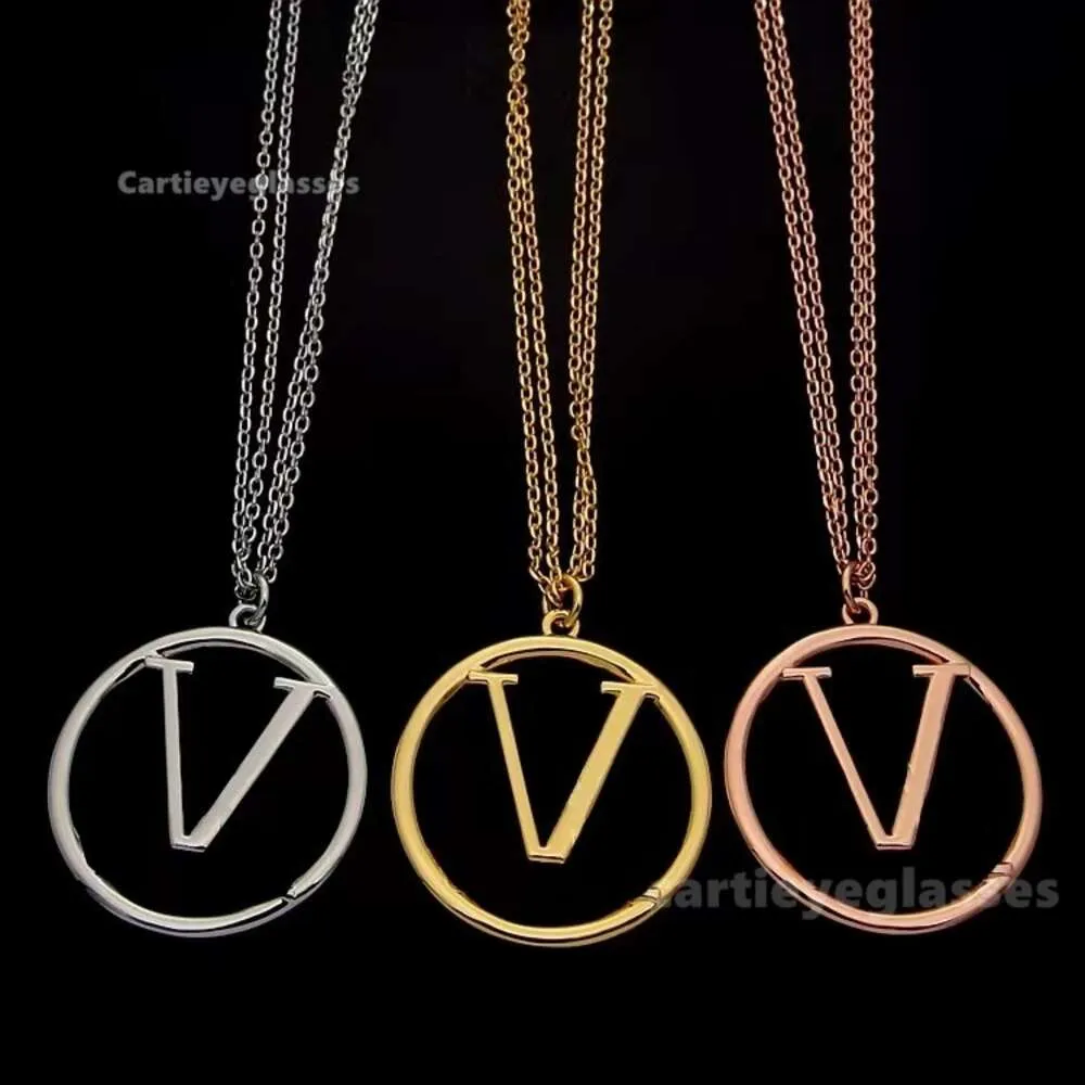 Colliers pendentifs de marque de mode de haute qualité, collier charmant de créateur de bijoux pour femmes, collier pendentif de luxe, collier en acier inoxydable en or 18 carats