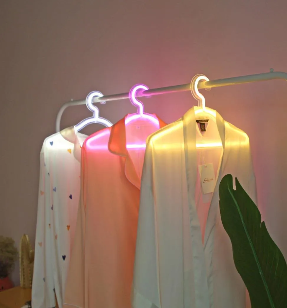 Creative LED -klädhängare Neon Light Clothes Hangers Ins Lampförslag Romantisk bröllopsklänning Dekorativ klädspår T9I009503829080