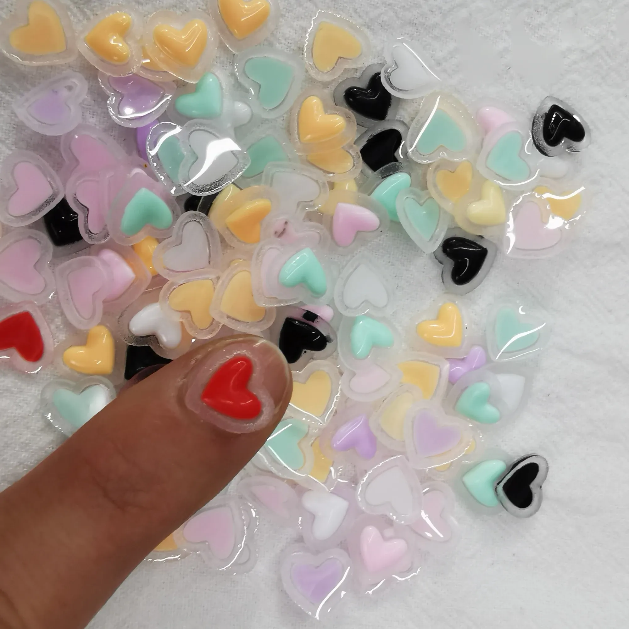 Componenti 1000 pezzi 10mm caramelle fai da te carino mini cuore adesivo perline piatte. album per donna ragazze unghie unghie accessori di gioielli