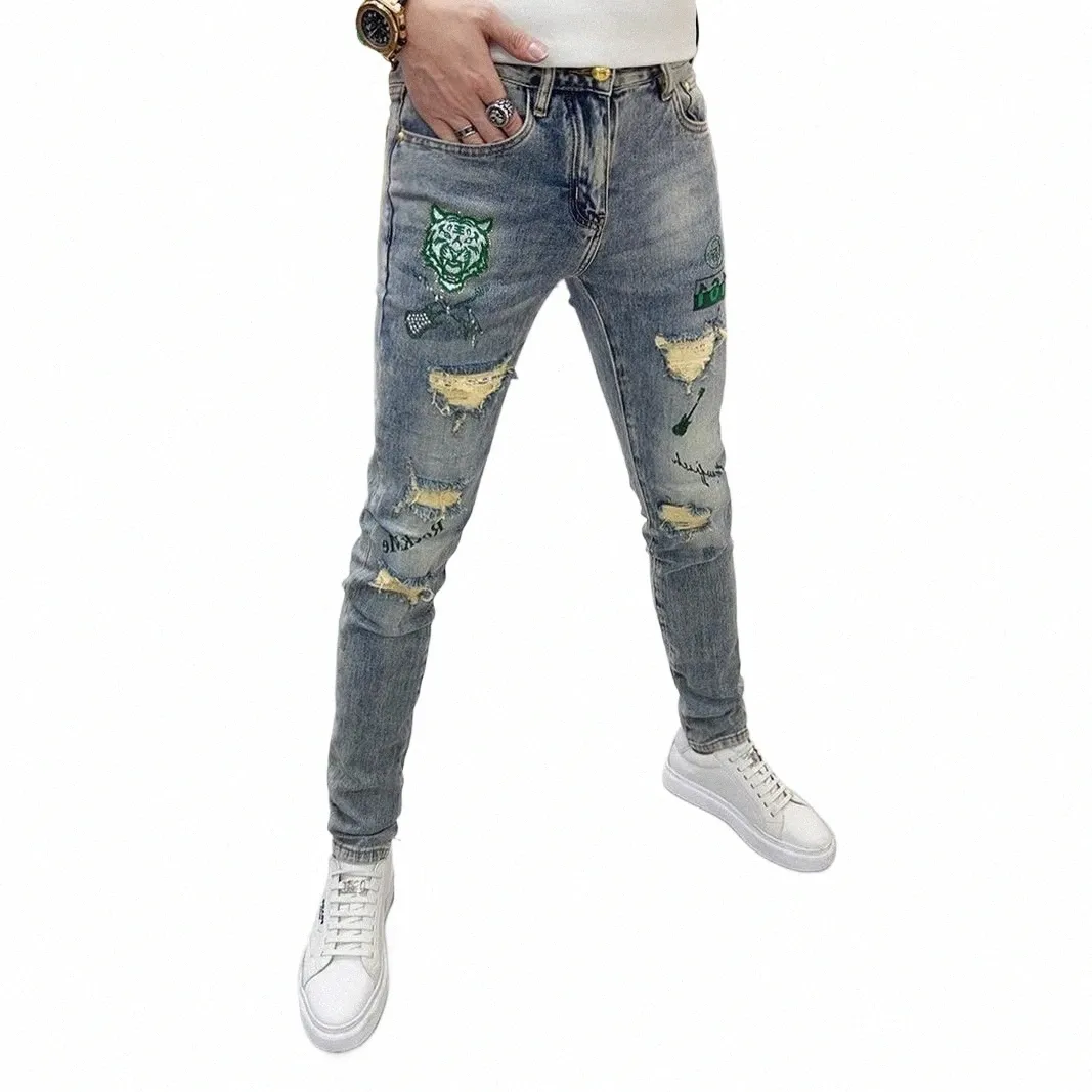 Nuovi jeans firmati da uomo di arrivo stile Kpop tigre ricamo strappato coreano lusso streetwear slim cowboy pantaloni in denim stretch m9eJ #