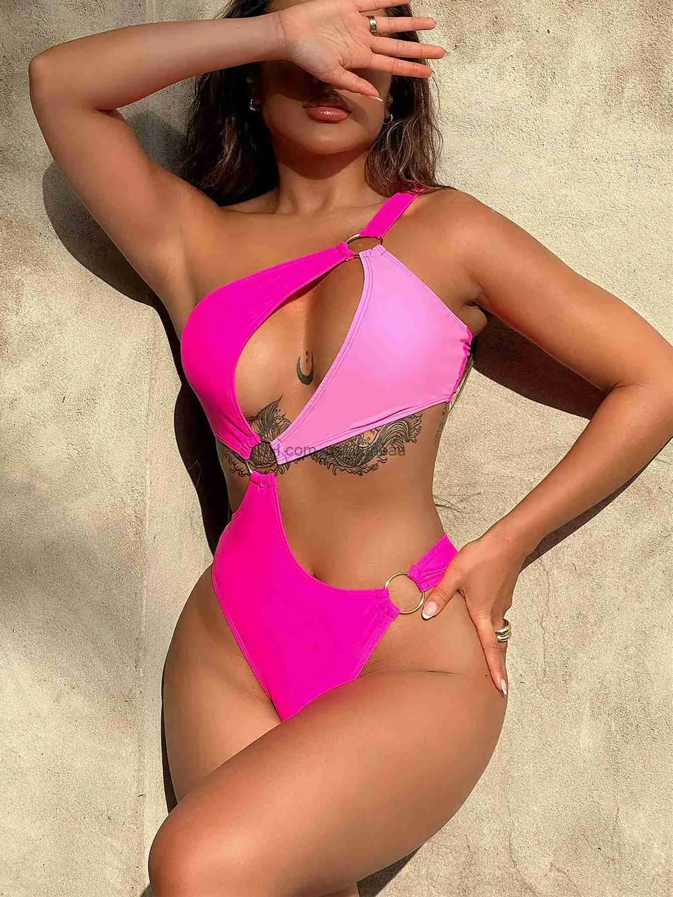 Dameszwemkleding 2024 dameszwempakken Uitgeholde badmode One-shoulder bikini's Vrouw eendelig badpak Patchwork Monokini Sexy badpak T240328