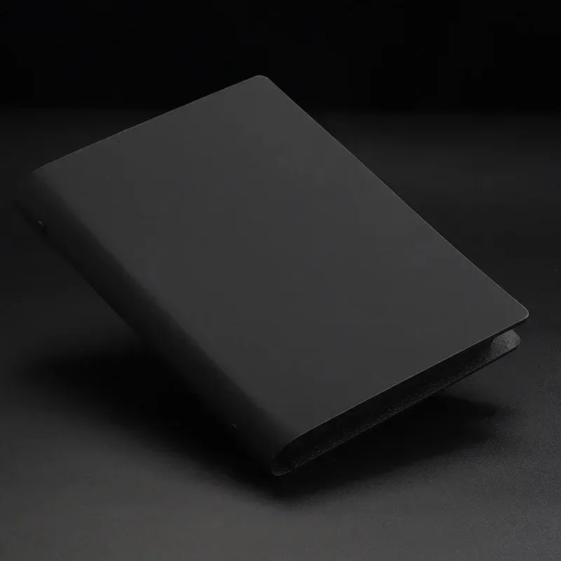 Zwart minimalistisch A5 notitieboek PU leer losbladig zakelijk kantoor schrijven handaccount zwarte kaart papier binnenpagina notitieblok 240326