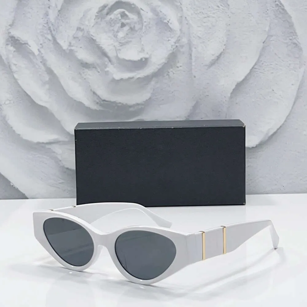 Petites lunettes de soleil ovales pour femmes, nouvelle mode, haute qualité, ombre rétro avec étui, 2024