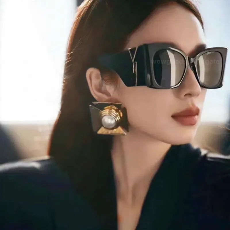 Gold-Tone Designer Logo Accent Sunglasses Temple 51fG3jJ4n0L._AC_UY1100_.jpg main image 4