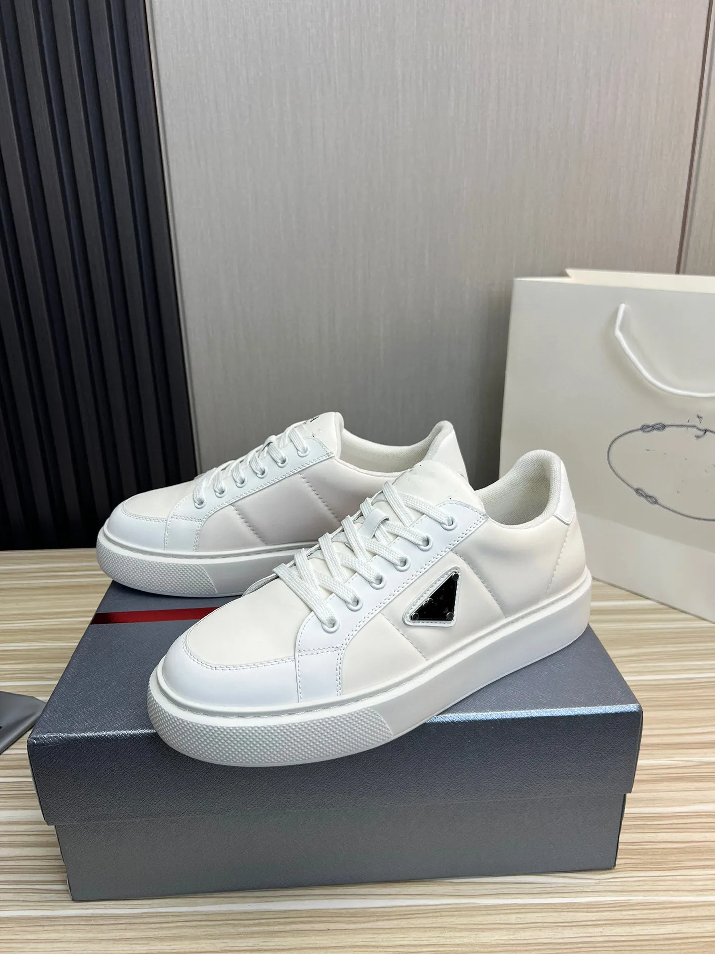 Perfect 2024SS Prax Trainers мужская обувь Белые черные кожаные кроссовки наппа Мужская подошва на платформе Повседневная отличная уличная повседневная обувь для прогулок на скейтборде EU38-46