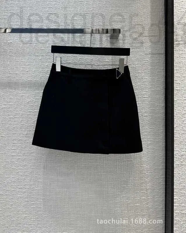 Skirts designer Designer Women's small fashionable high-waisted straight tube buttocks mini woolen skirt LI9N 0HAH