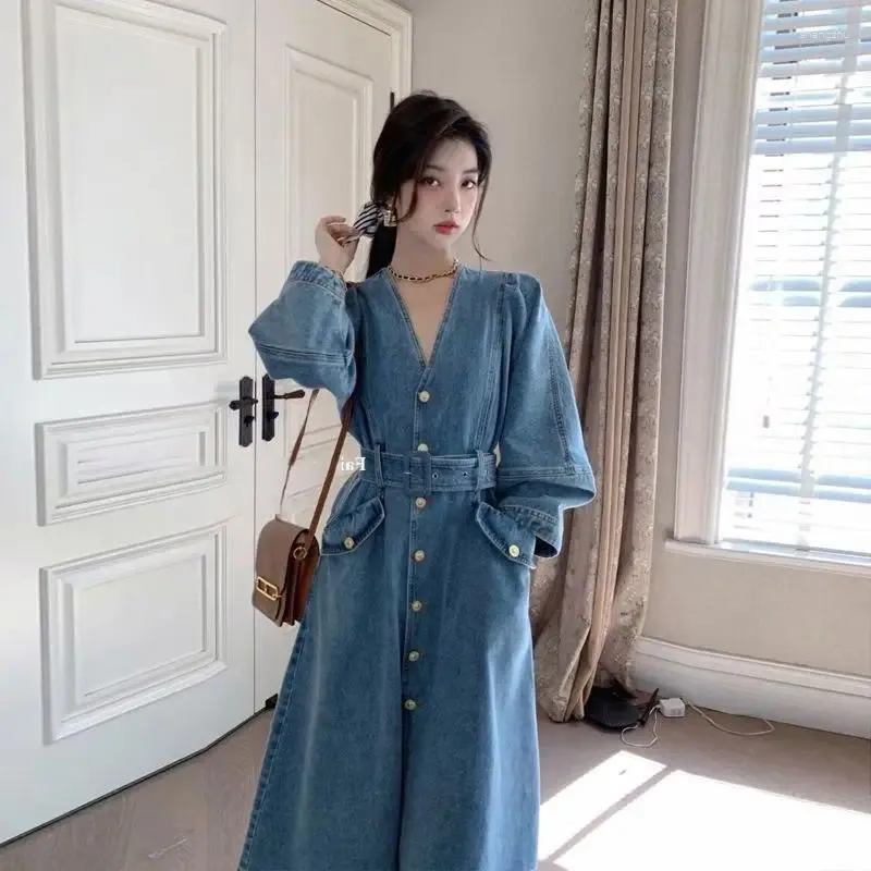 Robes décontractées Français Sweet Girl Denim Robe Femme Printemps et Automne Col V Manches longues A-ligne Mode Femme Vêtements