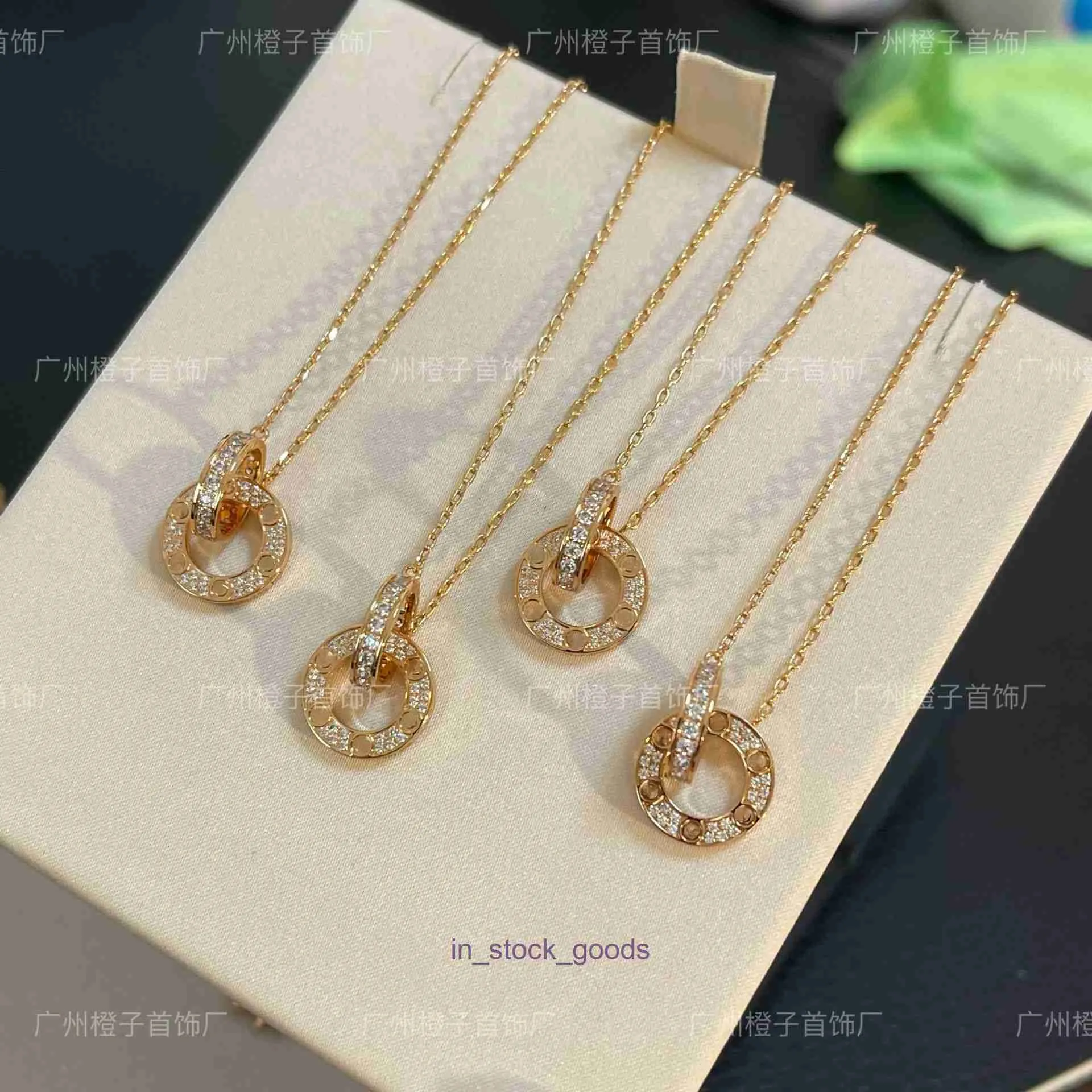 Top luxury fine designer jewelry V Gold Full Sky Star Womens Full Diamond Double Button Pendant Rose Gold Fashion Simple and Versatile Original 1to1 With Real Logo