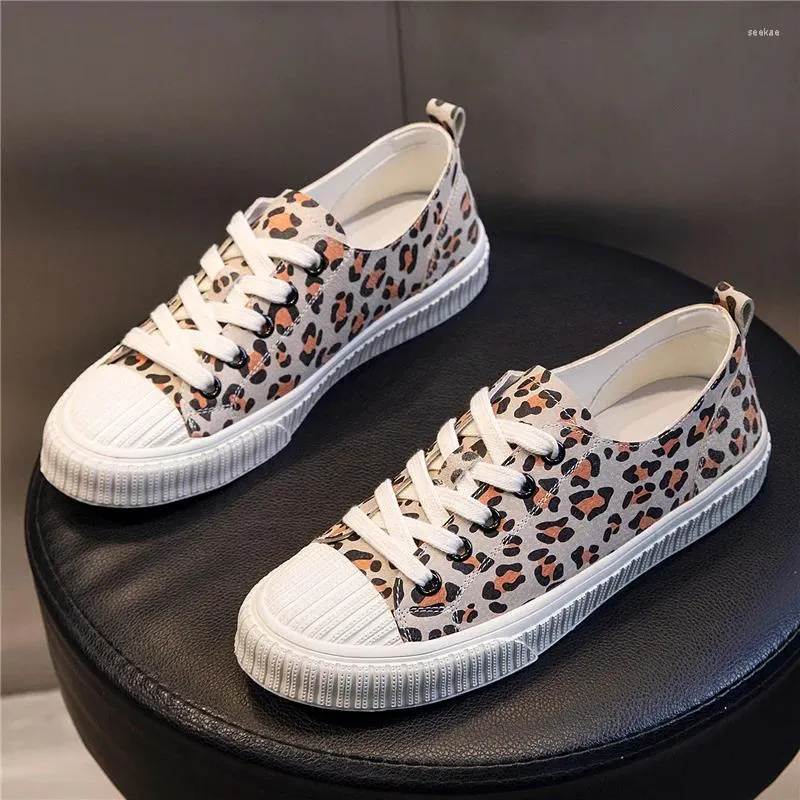 Chaussures décontractées en cuir véritable baskets femmes blanc vulcanisé 2024 printemps Leoprad plat Snaekers pour confortable