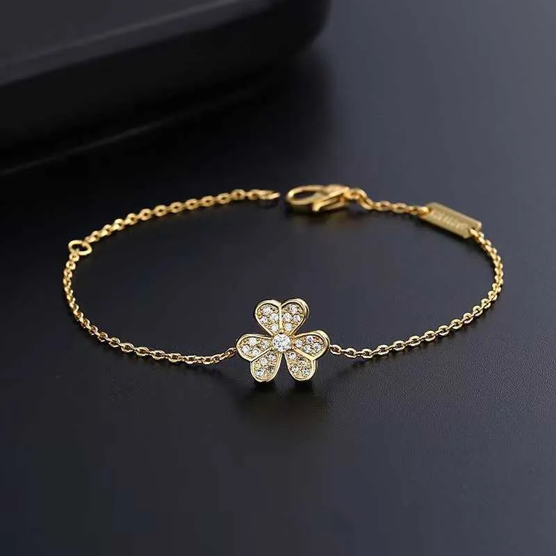 Najnowsza marka projektanta Van Four Leaf Grass Jewelry Womens Three Full Diamond Bransoletę Prosta Lucky Light Luksus