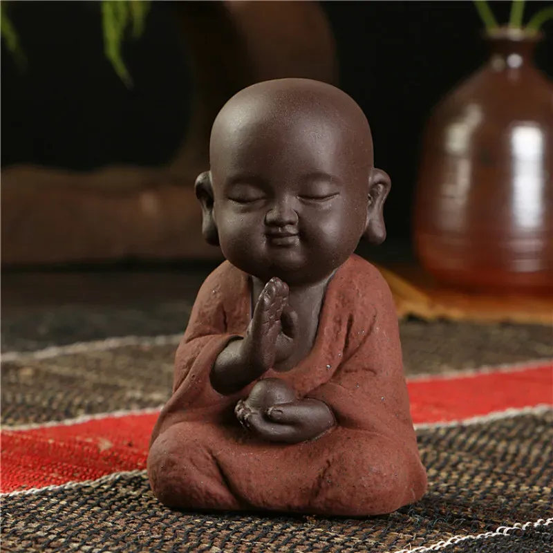 Skulpturer Statue Little Monk Colorful Sand Ceramic Family Club Fengshui Decoration Purple Sand Statue Te Pet Handgjorda Tea Set Accessories