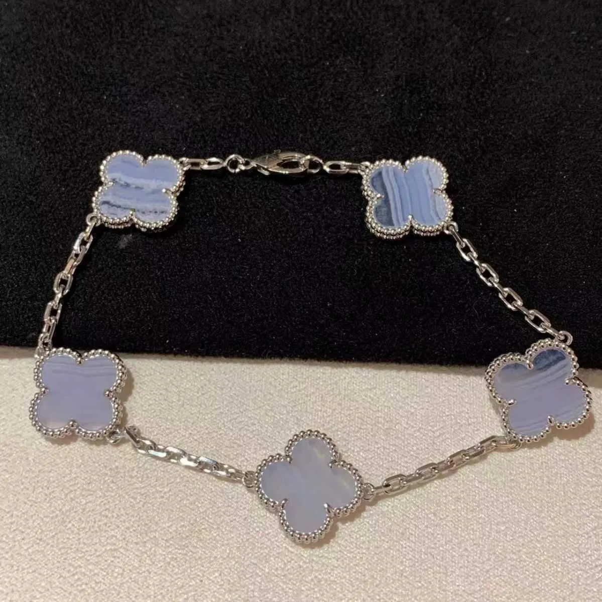 Marka Charm 925 Sterling Gümüş Van Mor Yeşim Chalcedony Dört Yaprak Yonca Bilezik 8K Platin Kadın Takı ile Kadife Kutu Logosu