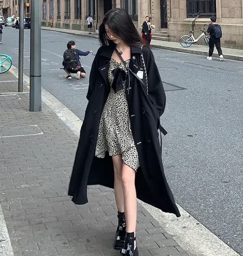 Women Trench Coats HARAJUKU Style czarny długi płaszcz kobiet z paskiem jesienna zima Odkręcenie kołnierza aplikacje wiatrówki upuszczenie Dhjzc