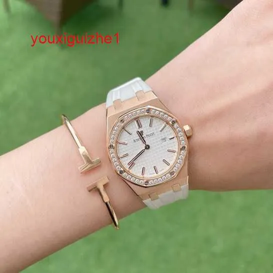 AP Sports Wrist Watch Royal Oak Series Watch Womens Watch 33 مم قطرها الكوارتز حركة الفولاذ البلاتين البلاتين غير الرسمي المراقبة الفاخرة