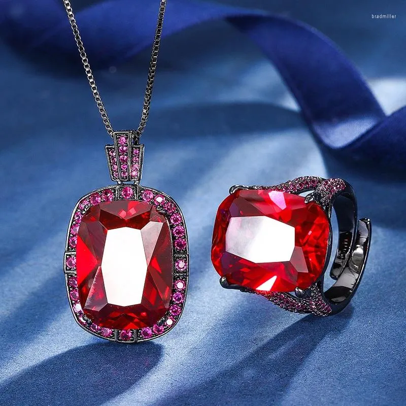 Ketting Oorbellen Set EYIKA Retro Rode CZ Ring Vierkant Gesimuleerde Ruby Hanger Voor Vrouwen Zwart Vergulde Luxe Brazilië Bruids Bruiloft Sieraden