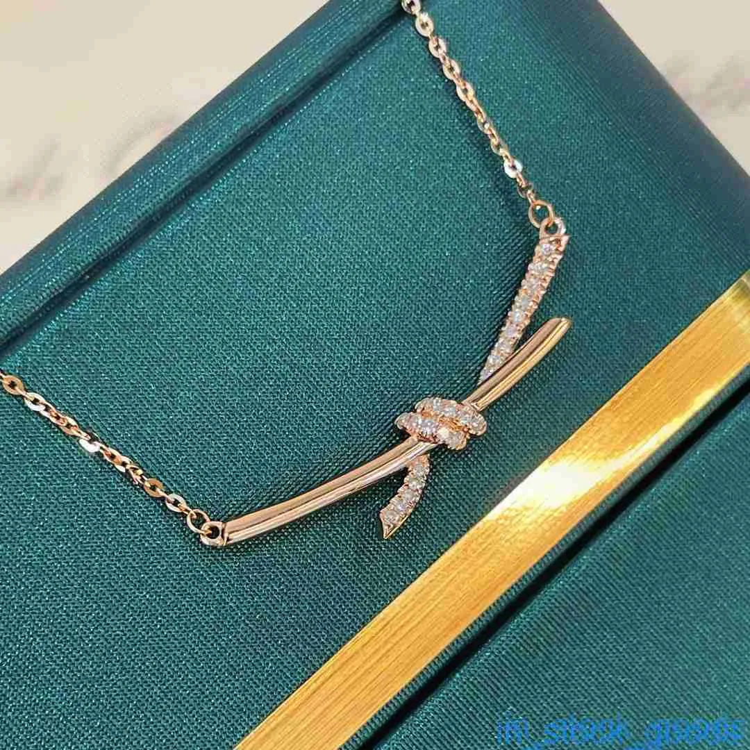 1:1 High End Womens Designer Necklaces Tiffancys New Knot Necklace Womens Half Diamond Knot Twisted Rope Collar Chain Necklaces with Tiffin Original Logo