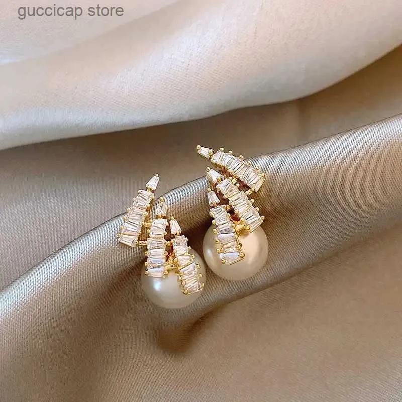 Charm Irregular Inlaid Rhinestone Earrings for Women Simple Fashion Pearl Studs Personality Vintage Stud Earring Wholesale Jewelry Y240328