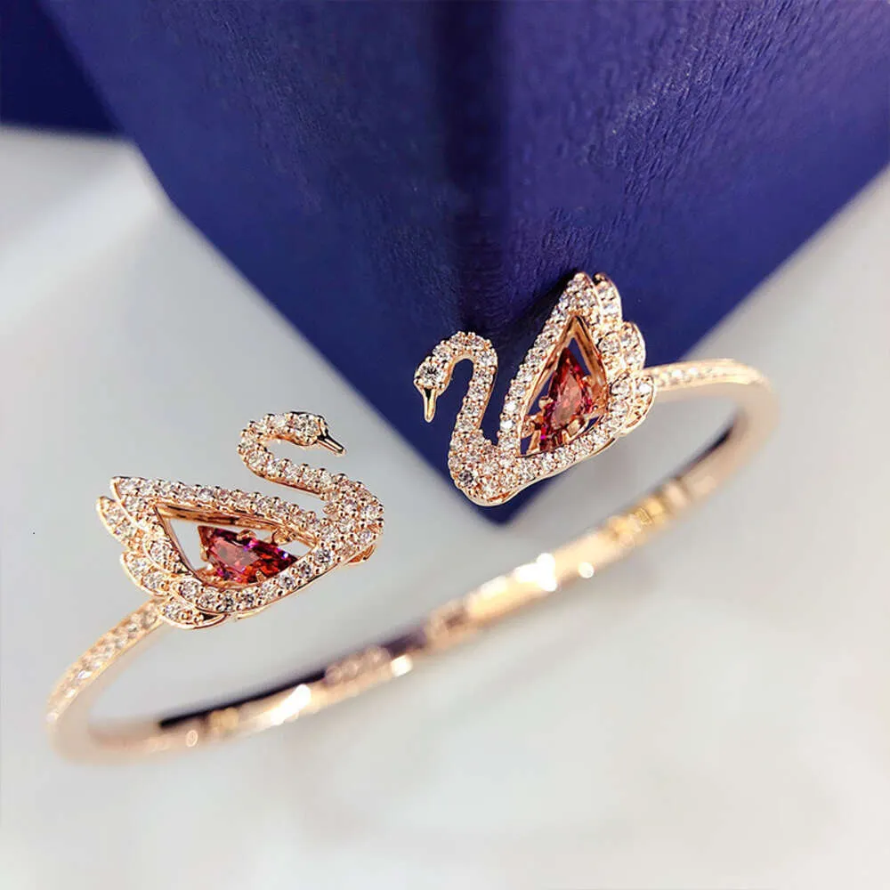 Swarovskis Jewelry Bracelet Version Jumping Heart Red Crystal Bracelet Womens Light Luxury Simple and Dynamic Goose Bracelet Gift