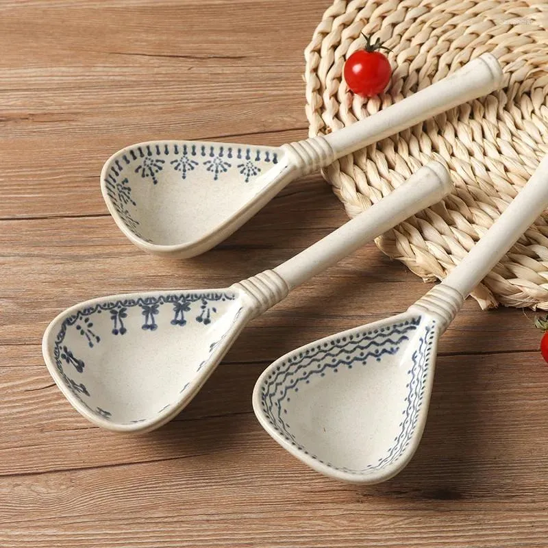 Łyżki japoński styl niebiesko -biały długi uchwyt łyżka vintage domowa gruboziarna ceramika kreatywna zupa akcesoria ramen