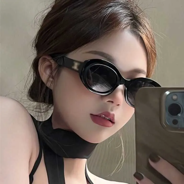 Celies Cats Eye Solglasögon Kvinnor Big Face Luxury Sensation Spicy Girl 2024 Nya glasögon elliptiska stora ram Solglasögon Logo