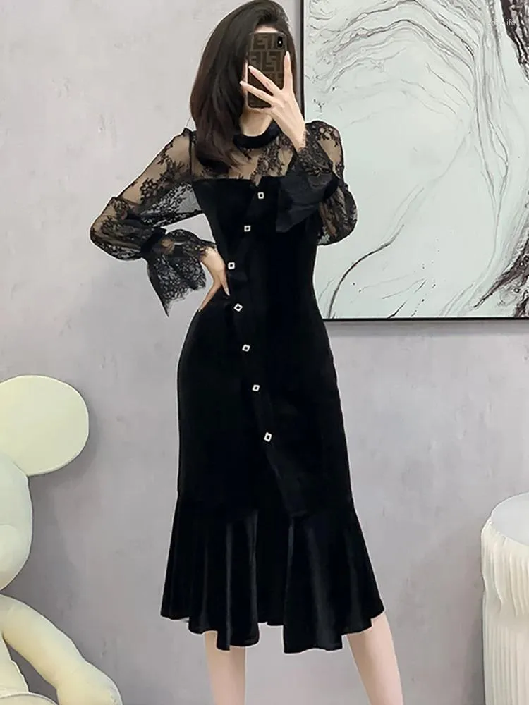 Casual Dresses 2024 Black Velvet Patchwork Lace Sheer Sexy Long Dress Women Elegant Ruffled Mermaid Autumn Winter Luxury Evening