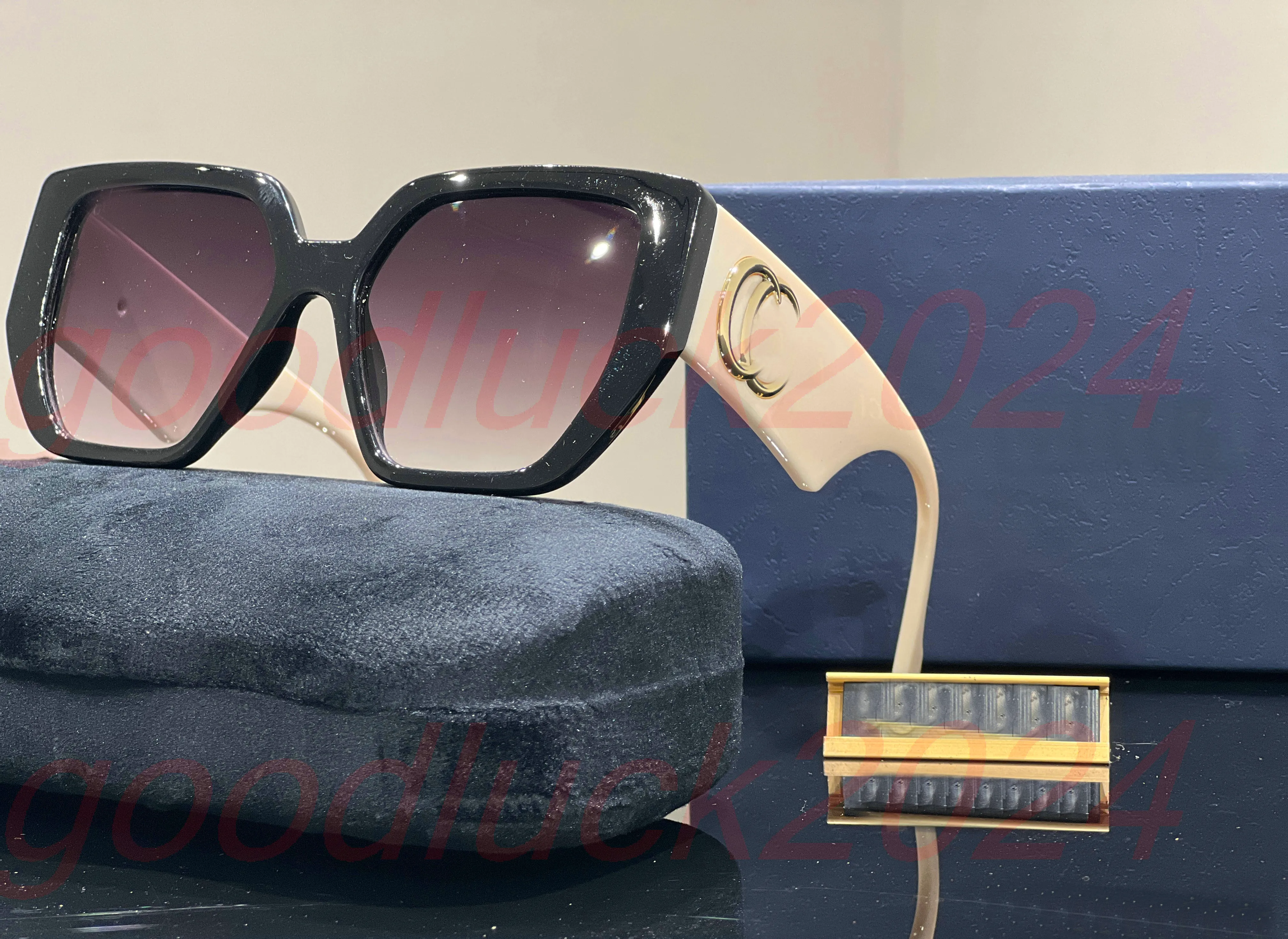 Butterfly Sunglasses with Alloy Frame and UV400 Resin 
