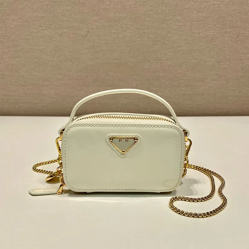 Luxuriöse Mini-Damen-Umhängetasche, Modedesigner-Tasche, Prados-Dreieck-Metall-Logo-Kettentasche, hochwertiges Lackleder, vielseitige Damentaschen 1NR025, Umhängetasche