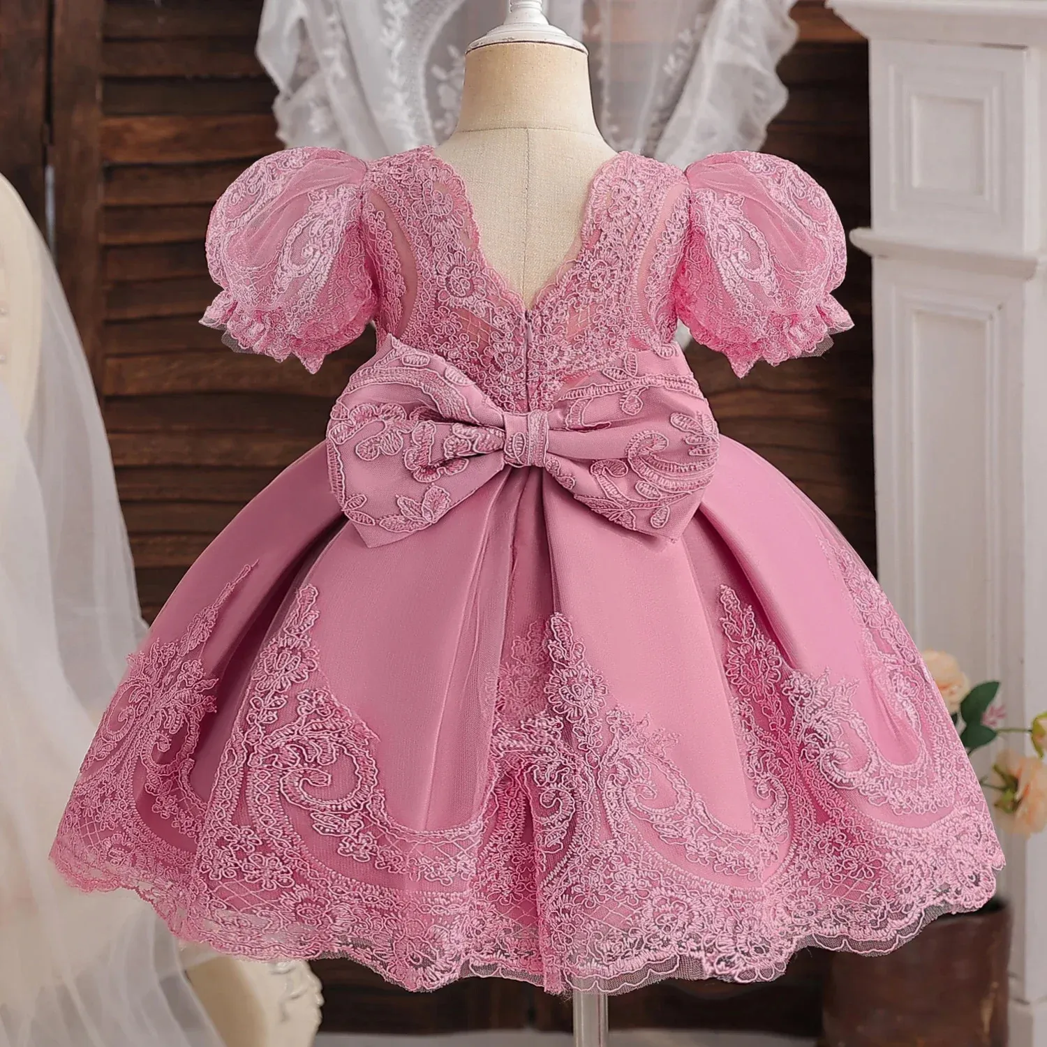 Abito da tutù con fiori in pizzo carino per bambini Abito da festa di nozze con fiocco che borda Abito da principessa per ragazza Inafnt Rosa Abiti per il primo compleanno Tessuto di gala formale 240322