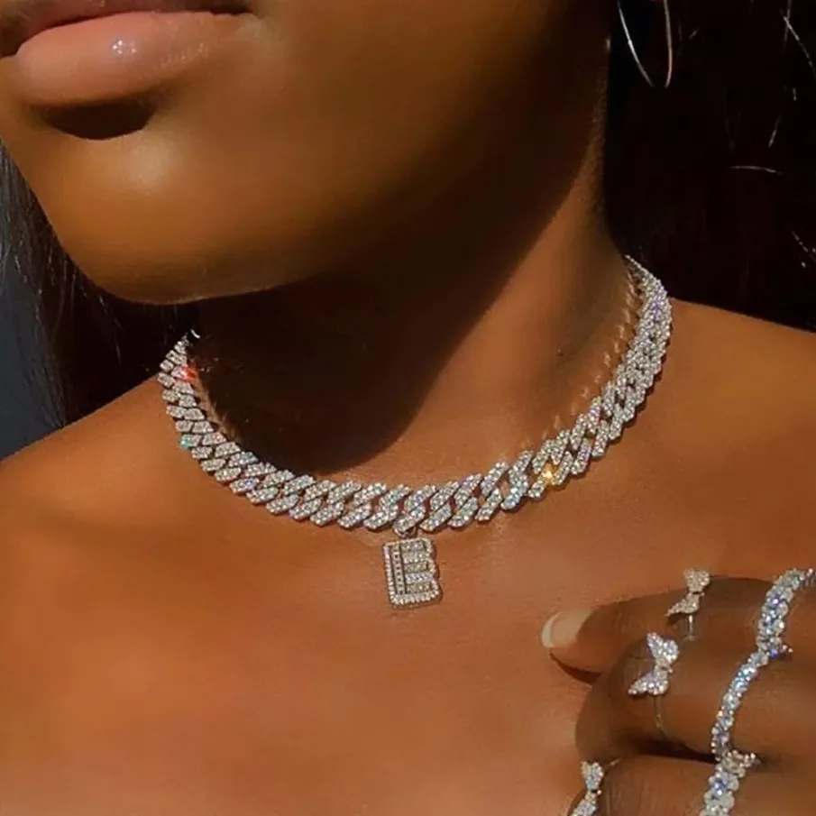 Stonefans 26 Inledande baguettbrev Rostfritt stål för kvinnor Miami Iced Out Cuban Link Chain Pendant Necklace Jewelry2393