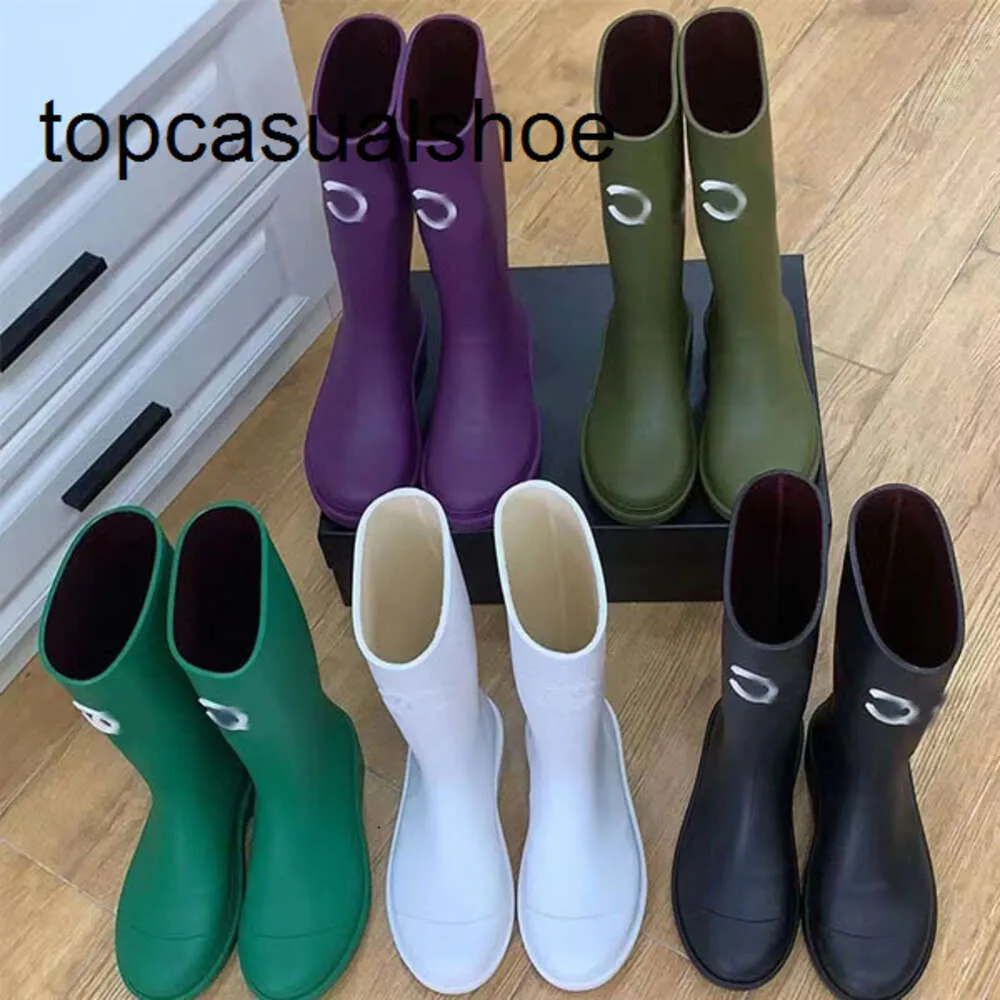 Canaux cf longueur rond haute tête de tube à genoux nouvelles bottes décontractées imperméables femmes à vache douce bottes de pluie en cuir