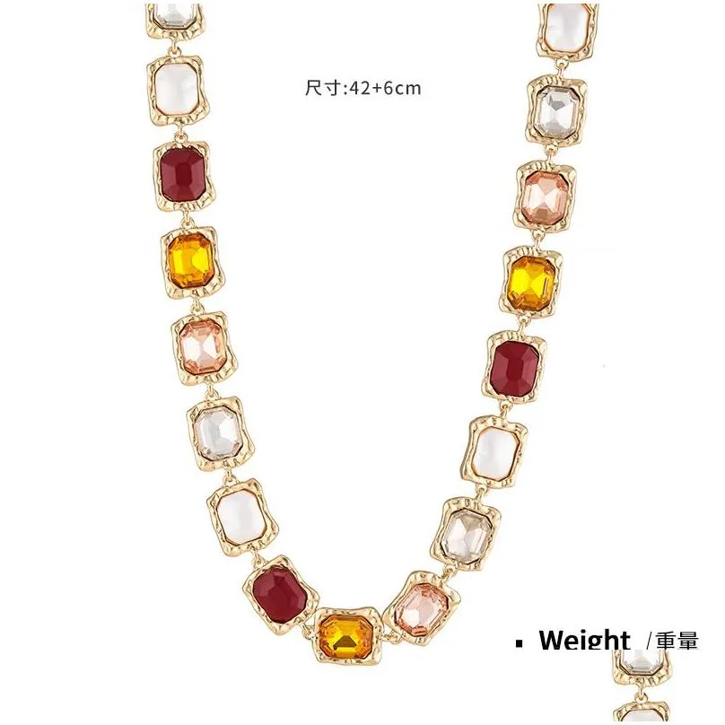 Colliers de perles Designer Lin Zhous Alliage Verre Couleur Diamant Collier incrusté pour la mode et le tempérament des femmes avec une niche High-E Othgg