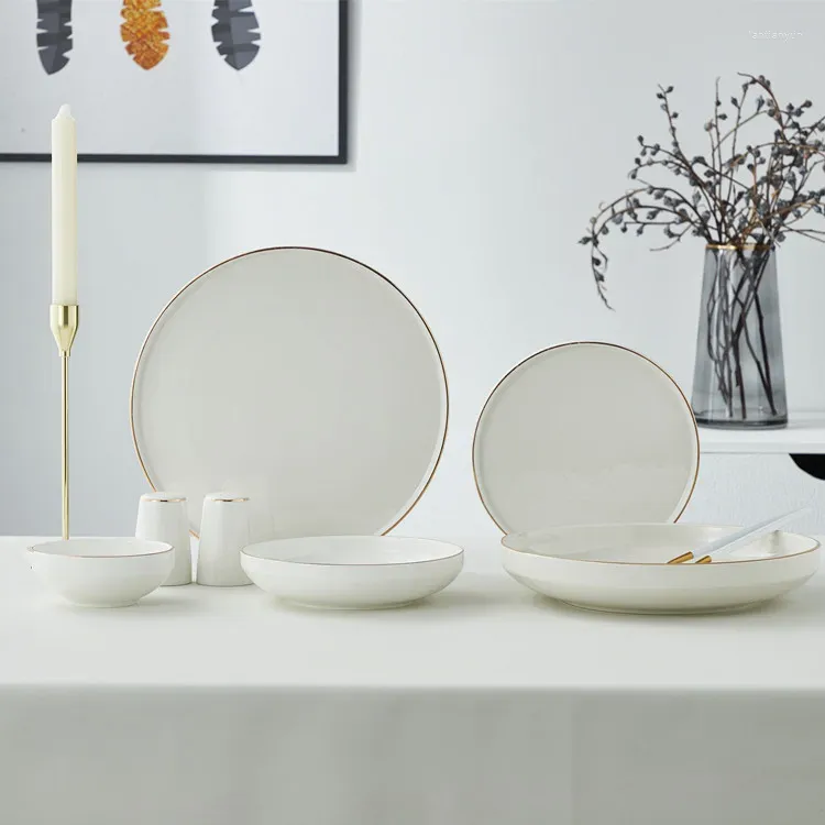 Flatvaruuppsättningar 27st anpassade restaurang El Luxury Royal Dinner Plate Table Wedding Porcelain Set With Gold Rim