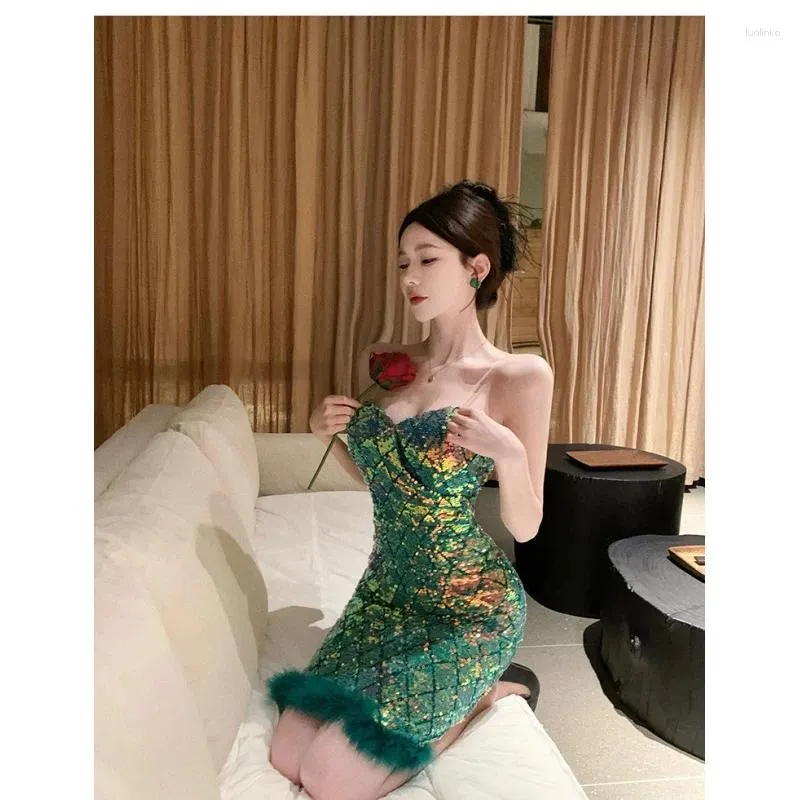 Green Sequin Sequered Party Dress for Ball, Gala, and Travel - Slim Fit Suspender Gown for Evening Events (H890)