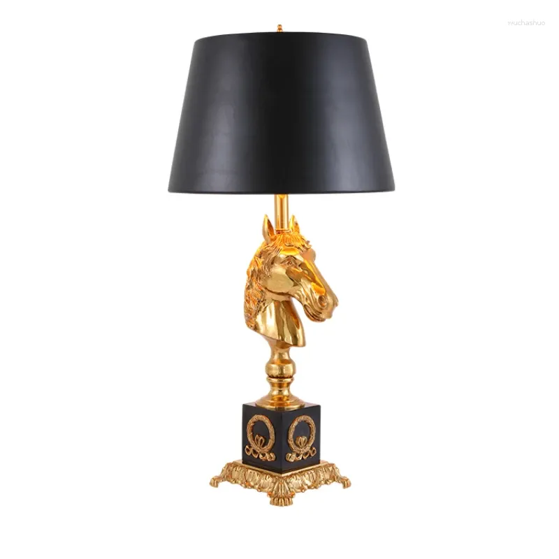 Bordslampor Bedside Lamp French French Bedroom High-End Retro Horse Head Luxurious Romance vardagsrum Enkla europeiska belysningsarmaturer