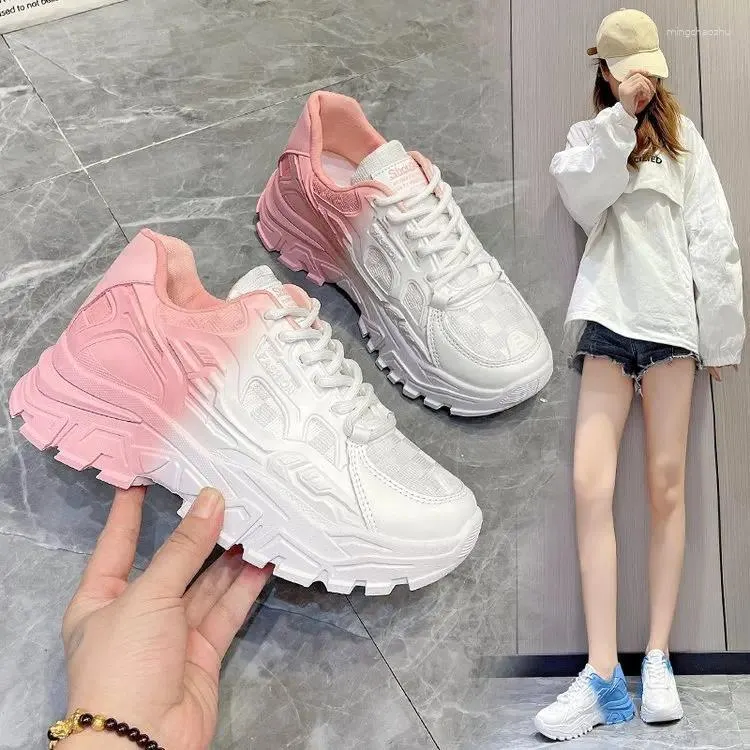 Casual Shoes Women's 2024 Thick Soled Breattable Mesh Små vita kvinnor byter gradvis färg Sneakers Kawaii