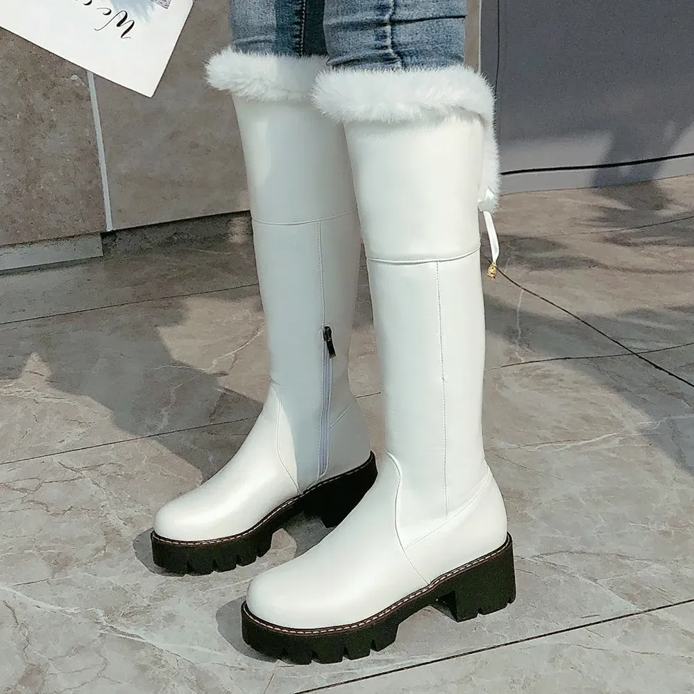 Bot kadın kar botları sıcak kürk peluş rahat su geçirmez kış ayakkabıları bayanlar kama diz yüksek botlar kızlar siyah beyaz uzun boost 43
