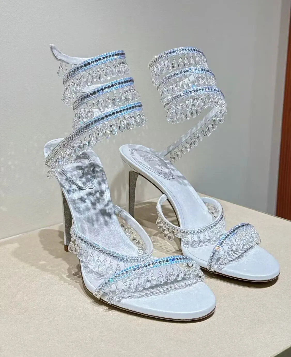 Bridal ReneCaovilla Chandelier Wind Sandals Shoes Women Crystals-embellished Satin Snake Beads Wrapped Strap Party Dress High Heels Lady Elegant Sandalias EU35-43