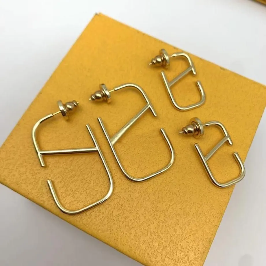 Charmörhängen Designer för kvinnor Fashion Earring Studs Luxurys Womens Danger Letter EarDrop 2 Size2751