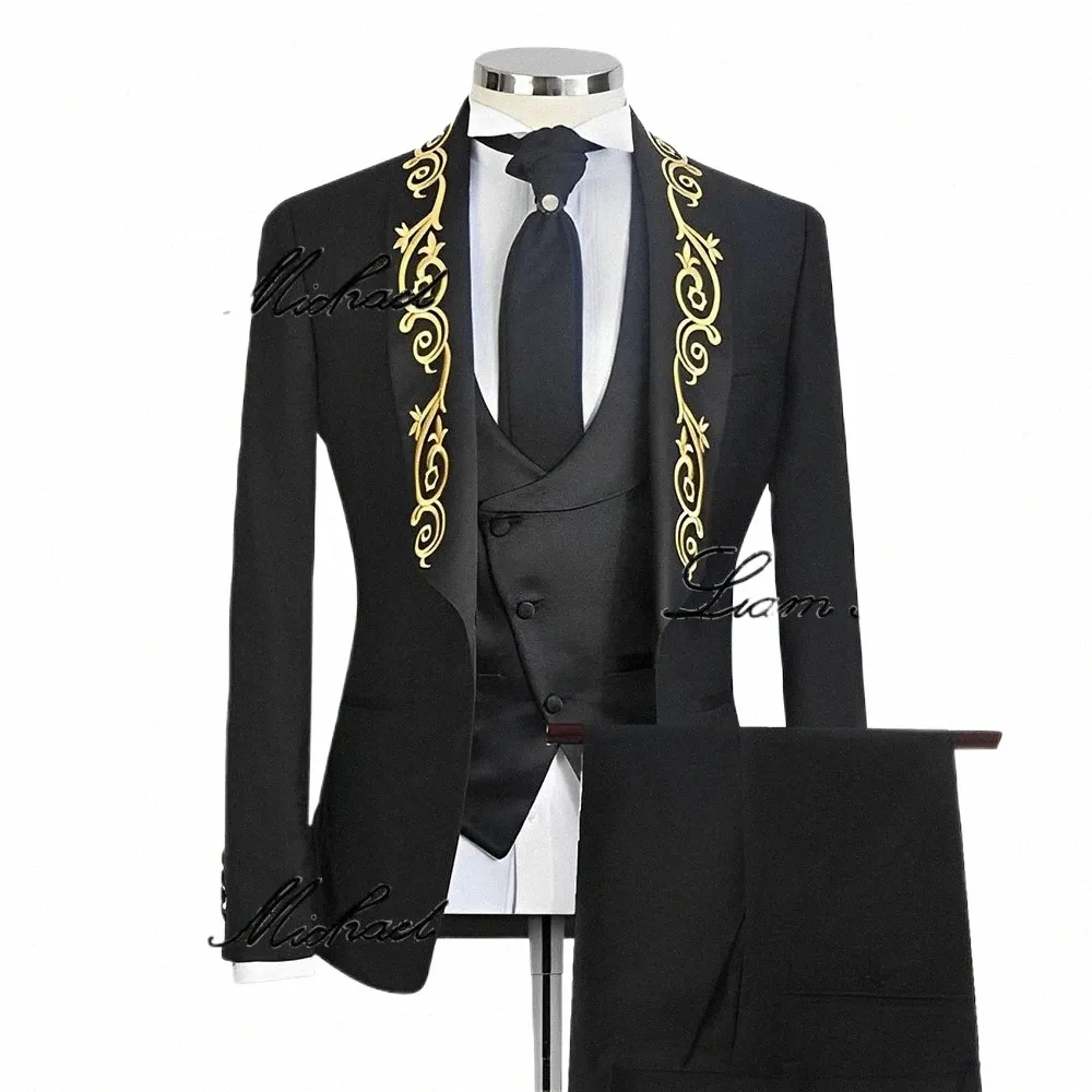 Мужской костюм с вышивкой, костюм из 3 предметов для официальной вечеринки, стильный свадебный смокинг для жениха, куртка, брюки, жилет высокого качества по индивидуальному заказу C47B #