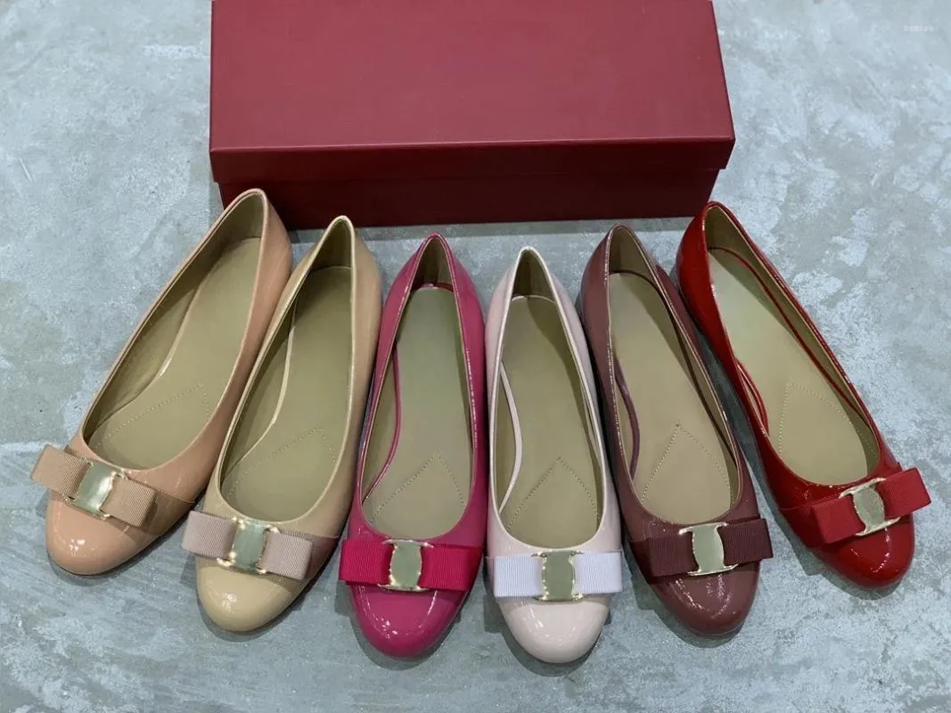 Chaussures décontractées Printemps et Automne Femme Laque Cuir Designer Plat Noir Rouge Tailles 34-40