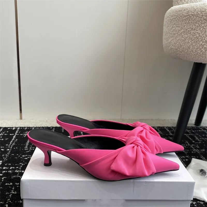 Sandales pointues pour femmes de créateurs Pantoufles pour femmes de créateurs Sandales à talons hauts Sandales de luxe Sandales en cuir pour femmes