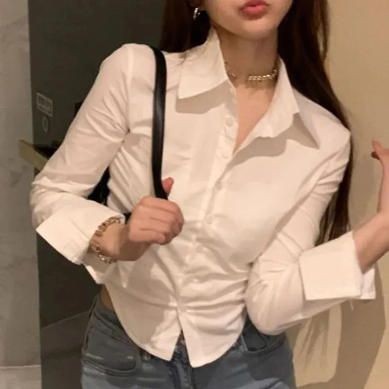 XPQBB White Shirts Women Korean Style Button Folds Slim Fit Crop Tops Female All-Match Daily Design Office Långärmor Blusar 240322