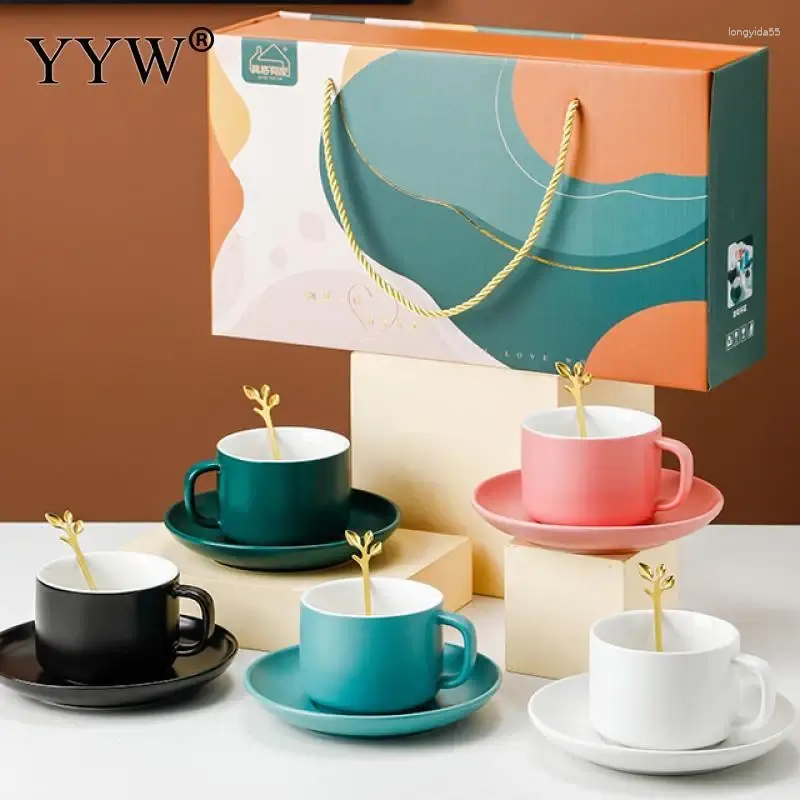 Tazze Tazzine da caffè in ceramica con piattino Set con confezione regalo Fine porcellana Decorazione di nozze Bicchieri Tè pomeridiano Utensili da cucina