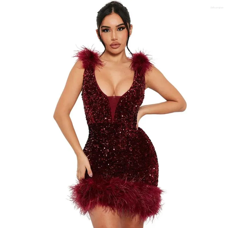Casual Dresses 2024 Hong Kong Style Retro Sexig Sequined Suspender Party Privatkläder Socialitklänning Fashion Feather Swing