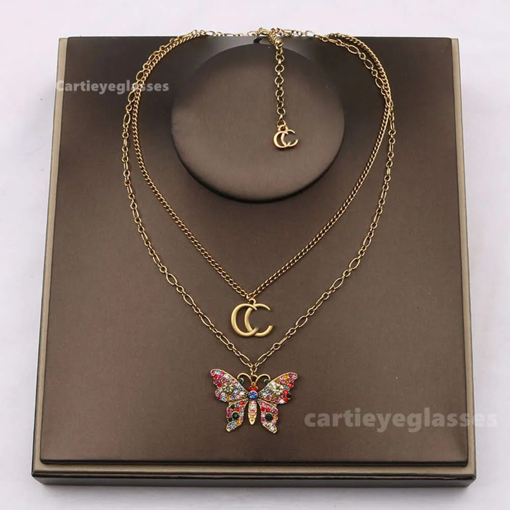 Colliers de luxe avec pendentif double lettre plaqué or 18 carats papillon cristal perle strass collier pull pour femmes accessoires de bijoux de fête de mariage