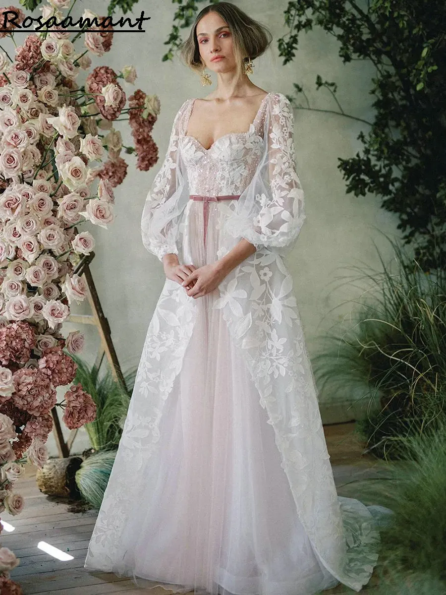 Magnifique robe de mariée trapèze à manches longues, paillettes et perles, avec des Appliques florales en cœur, à volants en dentelle