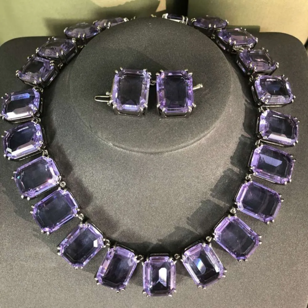 Colar de joias Swarovskis Colar Millenia de ametista austríaca com alça congelada de diamante quadrado e corrente de pescoço