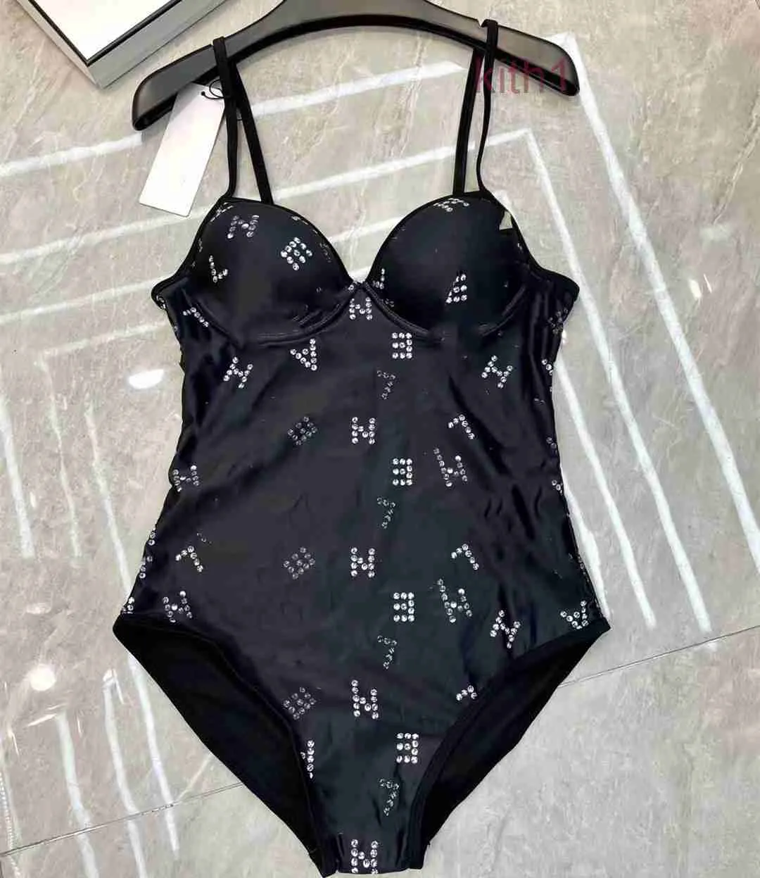 Designer sommar mode high-end varumärke en ch högkvalitativ kvinnor badkläder en bit baddräkt svart bikini rem bantning sol strand sexig lyx