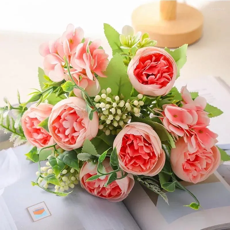 Fiori decorativi Arredamento per caffetteria Bouquet di peonie artificiali Seta finta regalo di San Valentino Simulazione Fiore bianco Fantasia peonia floreale